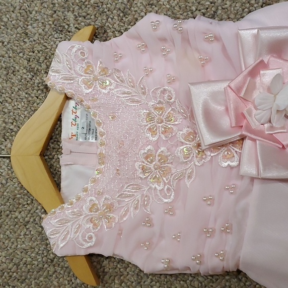 Girl Size 2 Beautiful Dress - Picture 2 of 9